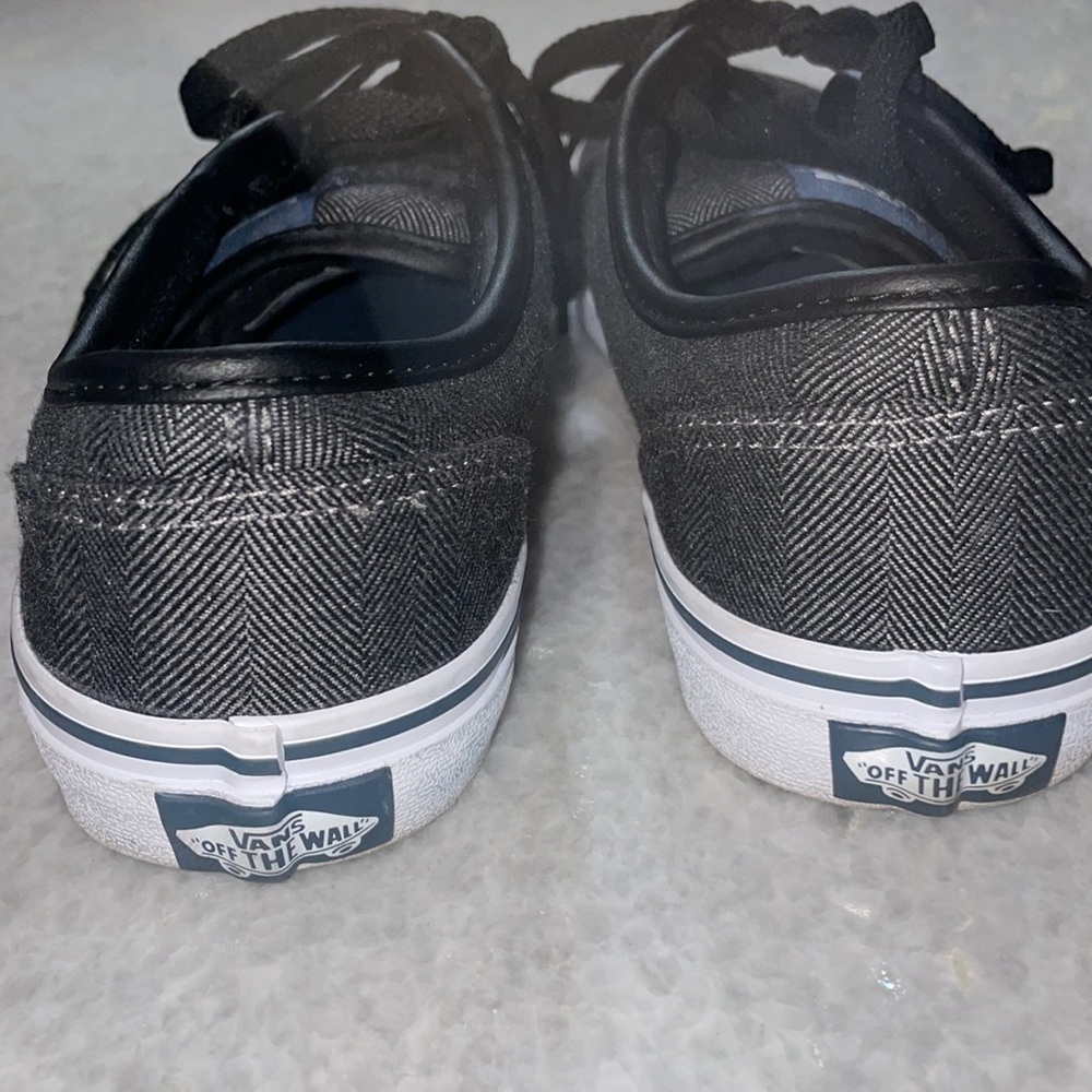 VANS - Picture 4 of 5